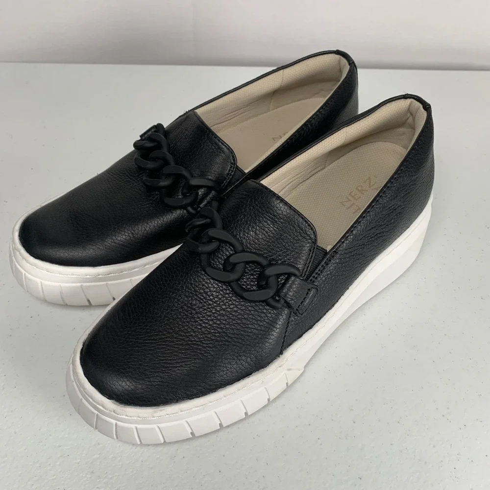 Naturalizer Daphne Black Platform Loafers Chain Accent Size 9.5
